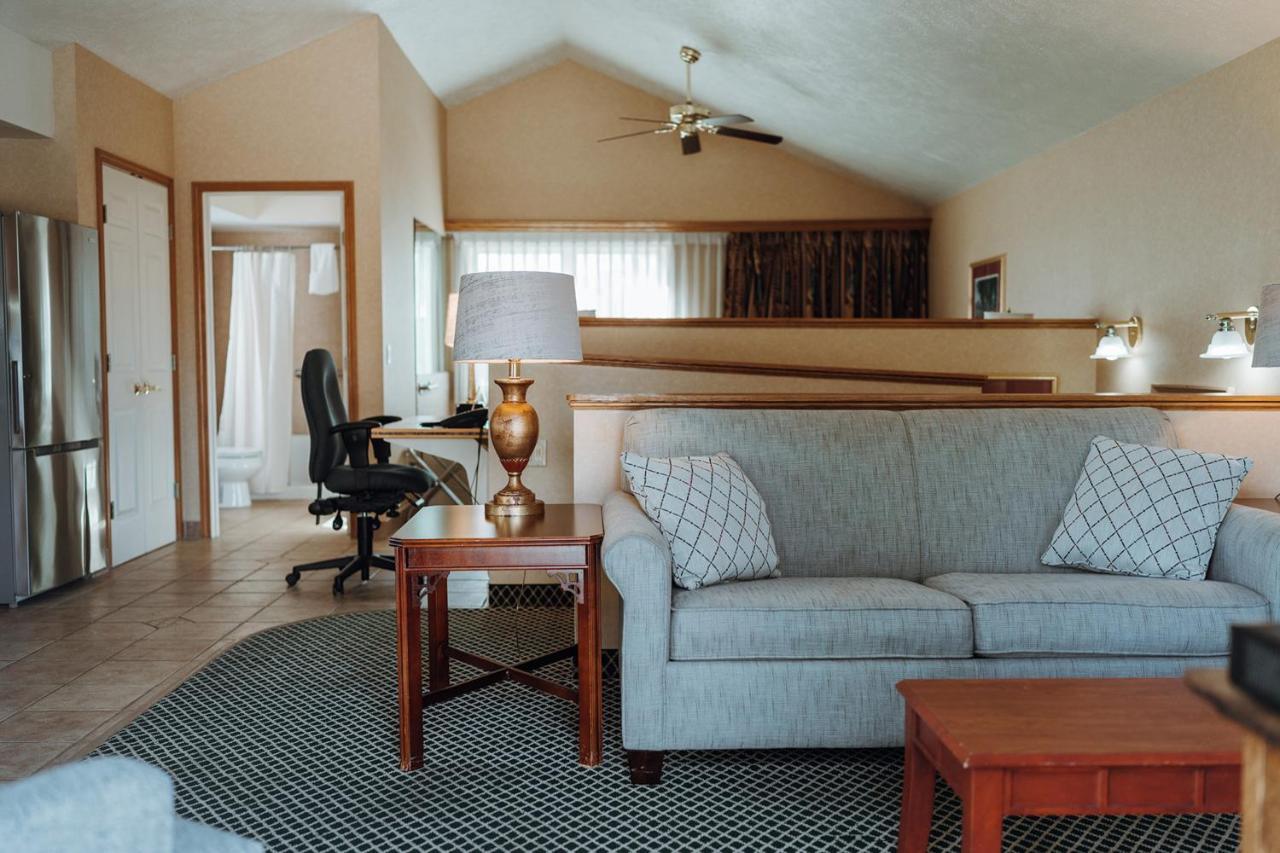Skaneateles Suites Exterior photo